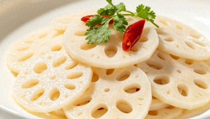 炒莲藕易发黑发柴？掌握技巧藕片洁白爽脆