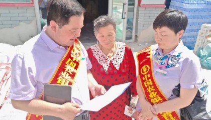 中国农业银行股份有限公司泽普县支行开展“金融知识万里行”活动