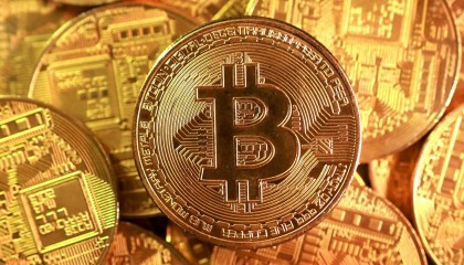 比特币暴跌59万人爆仓，中国8部门禁虚拟币，坚决不跟美国疯
