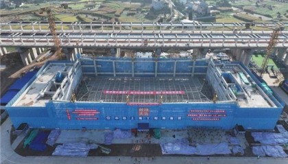 渝昆高铁云贵段会泽站房实现全面封顶