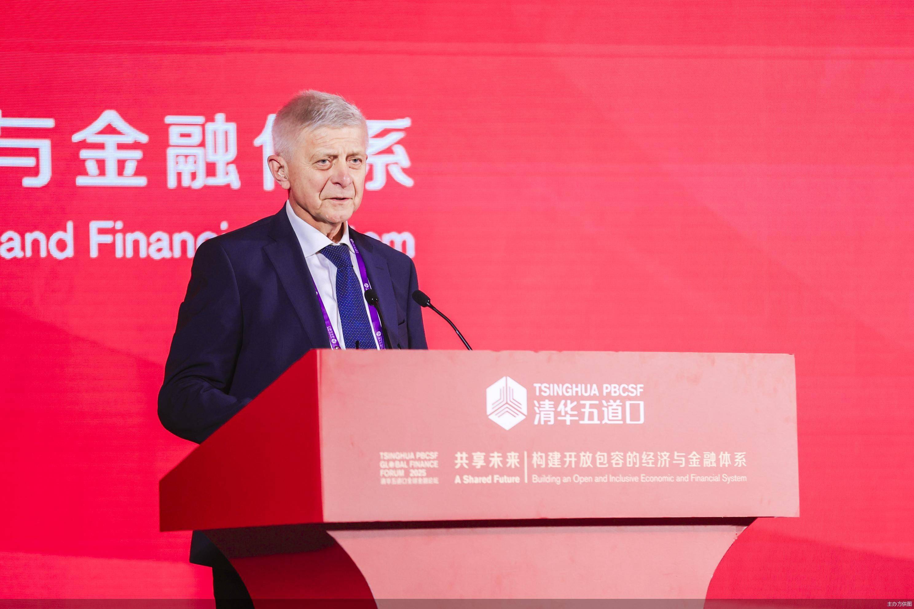 2025五道口金融论坛 |波兰前总理马雷克·贝尔卡：使美元走弱是美国的单边政策