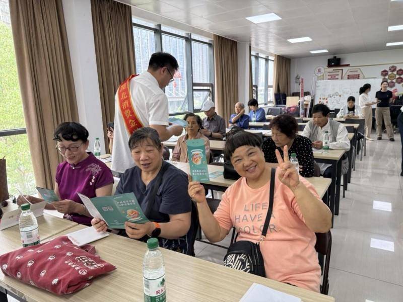 湖北消费金融公司 2025 年普及金融知识万里行活动纪实：“五进”场景赋能，筑牢全民金融防线