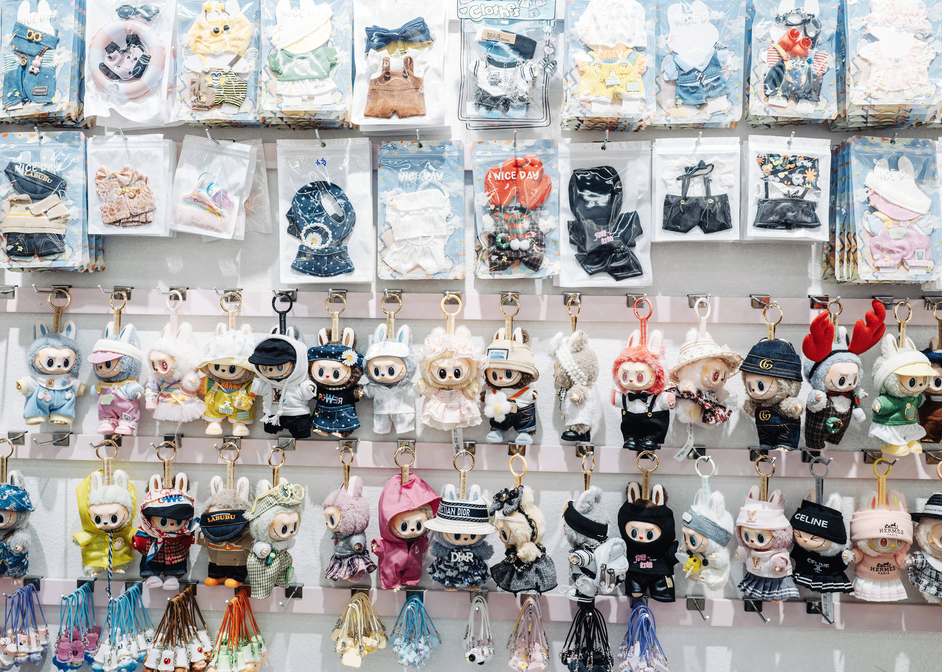 她裸辞带2万到义乌 卖玩偶衣服日入千元