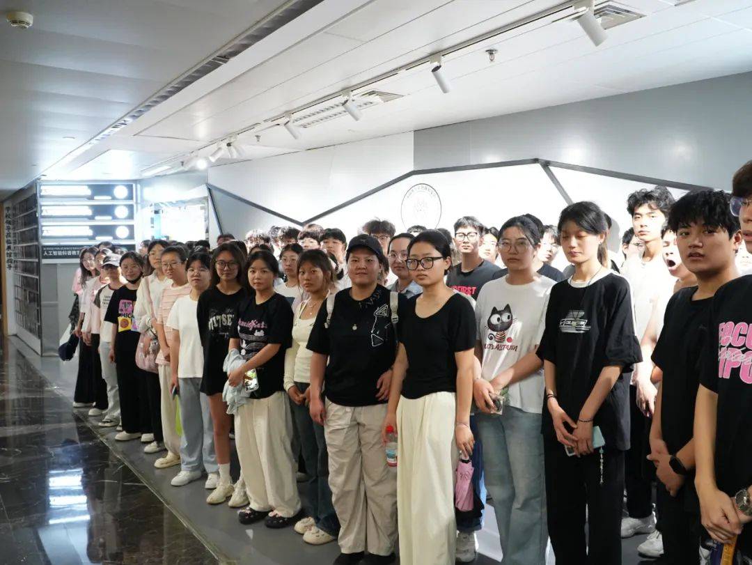 河南财政金融学院师生到展览馆开展第十六期认知实习活动