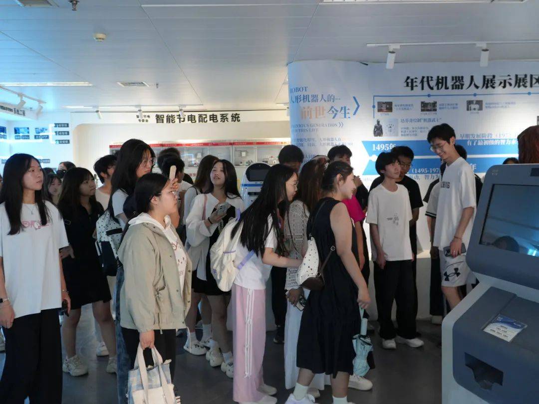 河南财政金融学院师生到展览馆开展第十二期认知实习活动