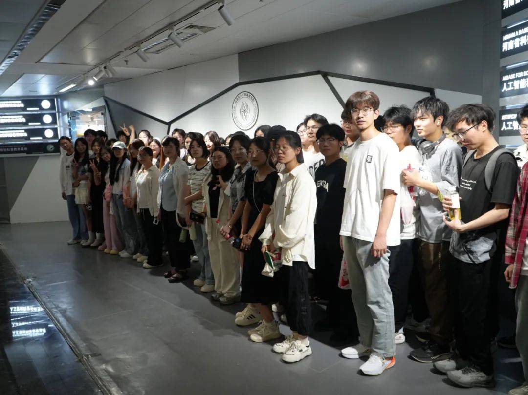 河南财政金融学院师生到展览馆开展第十二期认知实习活动