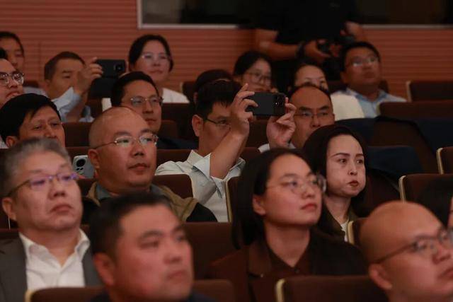 中国人民大学“陕公大学堂”公益讲座在郑举办